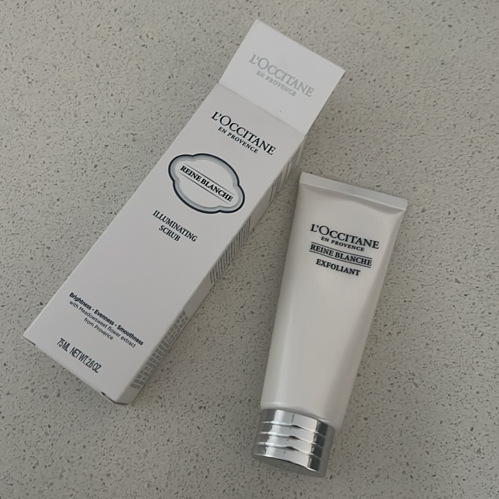 L’Occitane Reine Blanche illuminating scrub